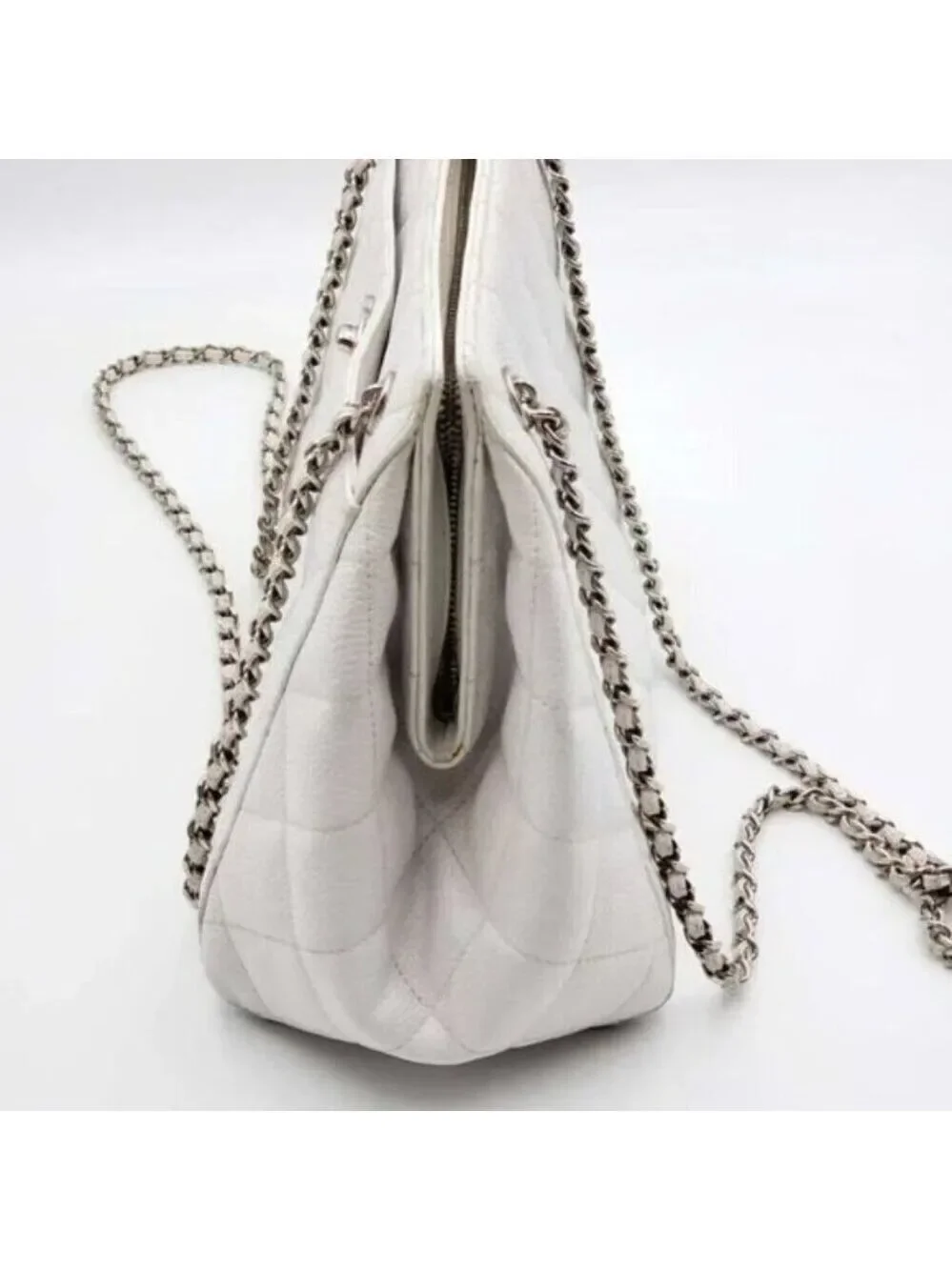 CHANEL Quilted Matelasse CC Logo Caviar Skin Chain Shoulder Bag 1600-082524